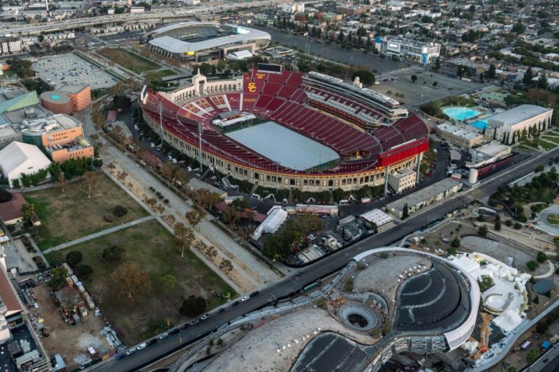 Los Angeles: Hollywood & Beyond Helicopter Tour - Exploring Downtown Los Angeles from Above