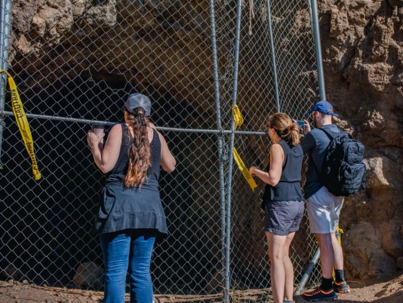 Los Angeles: Hollywood Sign Adventure Hike and Tour - Learning the Story of Col. Griffith J. Griffith and the Petranilla Curse