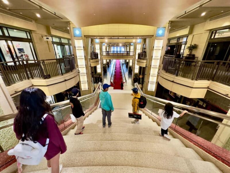 Los Angeles: Hollywood Sunset Walking & Hiking Tour - Convenient Logistics and Group Experience