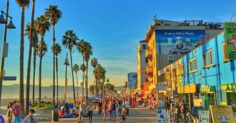 Los Angeles : Must-See Attractions Car Tour with a Guide - Venice Beach and Santa Monica Pier: The Classics