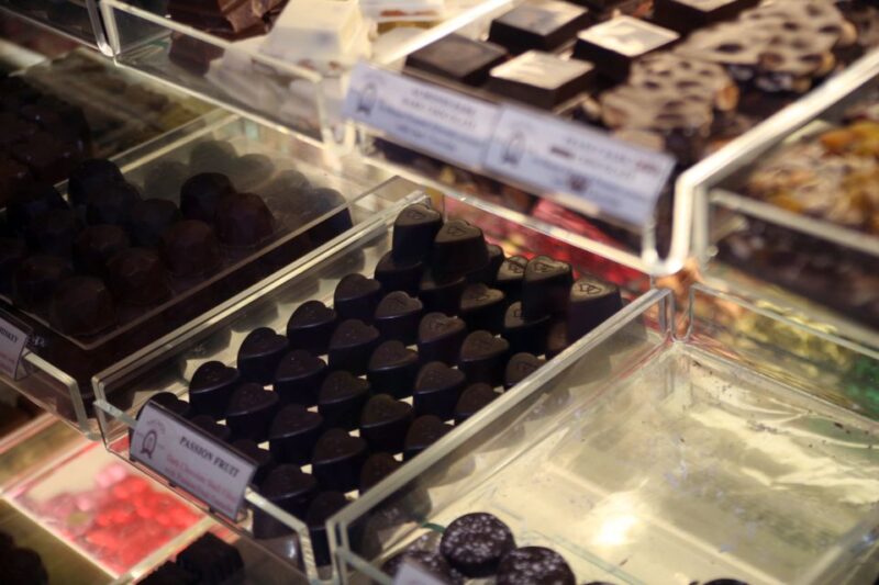 Los Angeles: Old Pasadena Food Tasting Walking Tour - Flexibility and Accessibility for All Guests