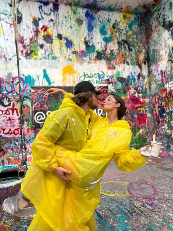 Los Angeles: Romantic Date Art Experience - The Experience Includes Floating Balloons and Floral Accents