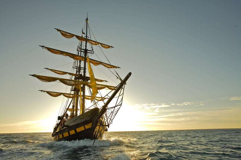 Los Cabos: Pirate Ship Sunset Cruise & Show with Dinner - A Unique Sunset Adventure with Pirates in Los Cabos