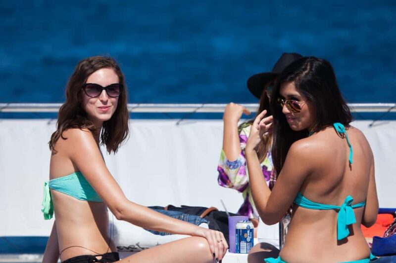 Los Cabos: Snorkeling Cruise with Lunch - The Onboard Entertainment and Atmosphere