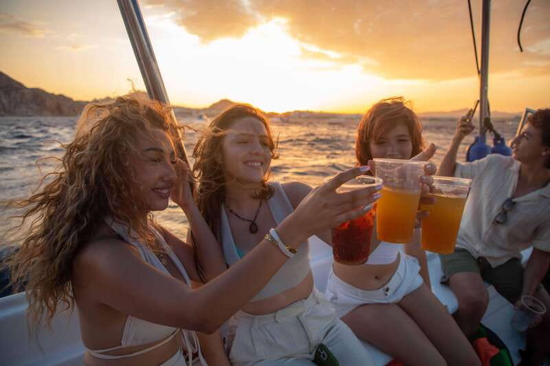 Los Cabos: Sunset Boat Tour to the Arch and Sea Lions - Discover the Sunset Boat Tour to the Arch and Sea Lions in Los Cabos