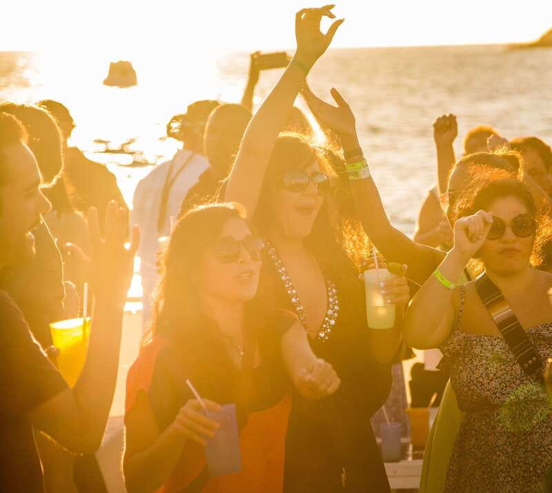 Los Cabos: Sunset Fajitas Dinner Cruise on Cabo Escape - The Experience of Watching the Sunset over Cabo