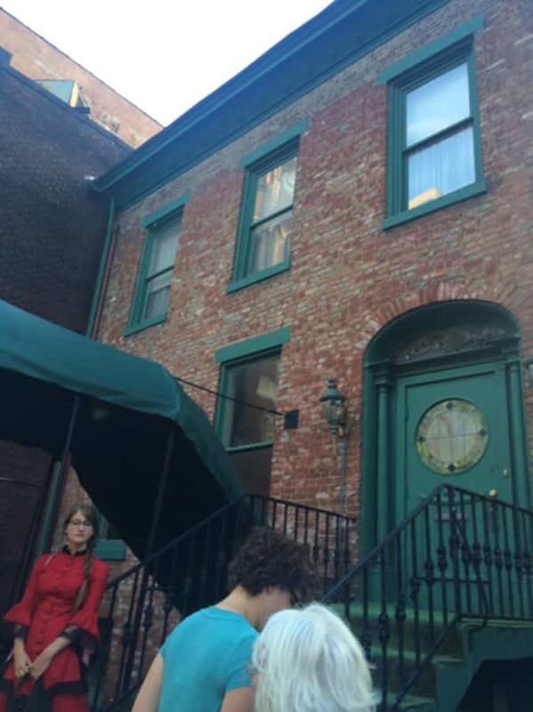 Louisville: Haunted History Walking Tour - The Guide’s Storytelling Style