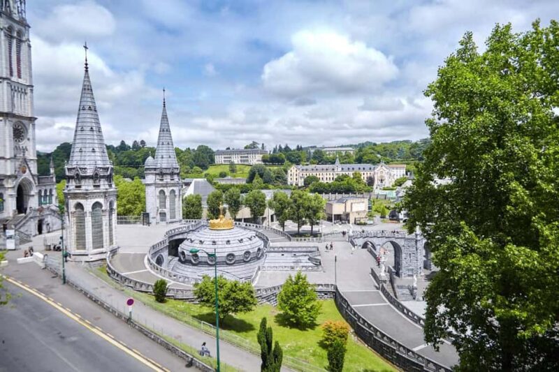 Lourdes: Capture the most Photogenic Spots with a Local - Exploring Lourdes’ Iconic Basilica of Our Lady of the Rosary