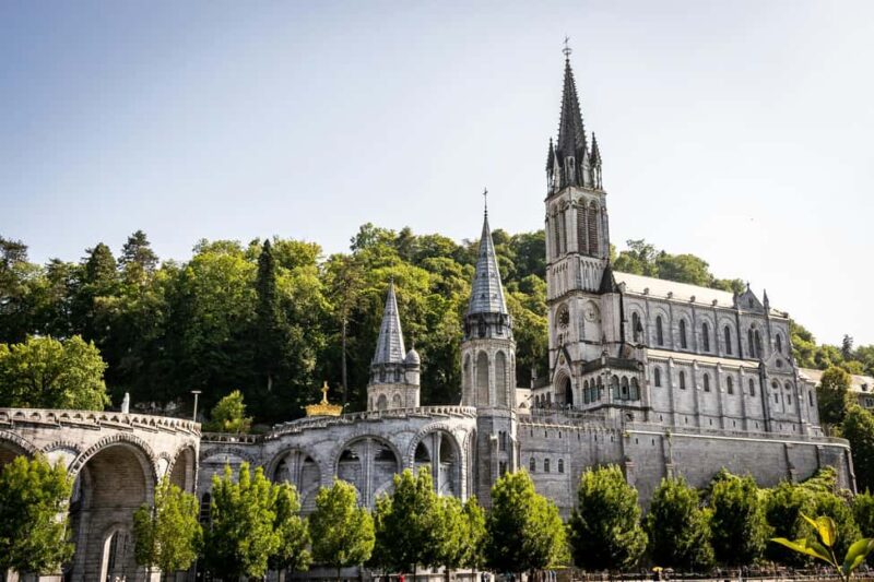 Lourdes Express: Private Guided Tour of the Sanctuaries - Meeting Point and Logistics