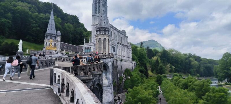Lourdes: Guided Tour with Transport from Pamplona - Exploring the Three Temples of Lourdes