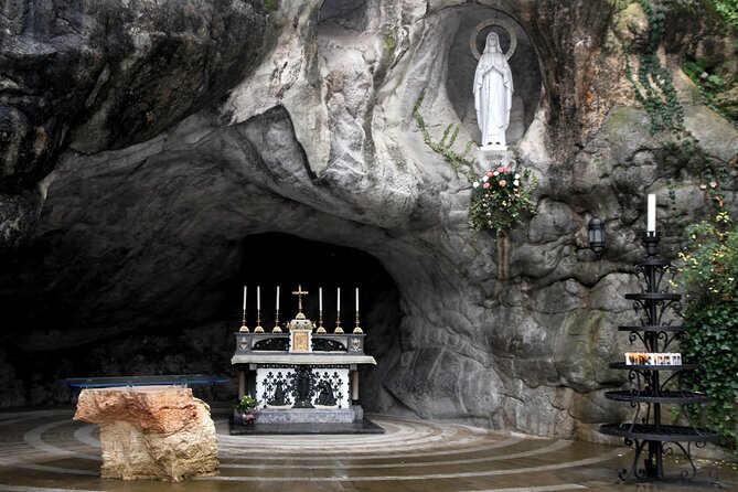 Lourdes Must-see Sites and Sanctuary Private Guided Tour - The Tour Starts at the Historic Town Center in Lourdes