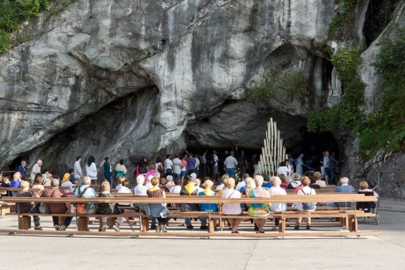 Lourdes: Private Guided Tour in the Sanctuary - Practical Details: Meeting Point and Group Size
