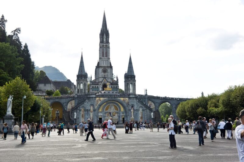 Lourdes: Private Guided Tour in the Sanctuary - Timing, Pacing, and Crowd Considerations