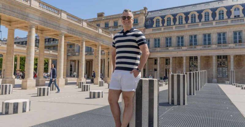 Louvre area photo shoot by Paris photographer - Key Points