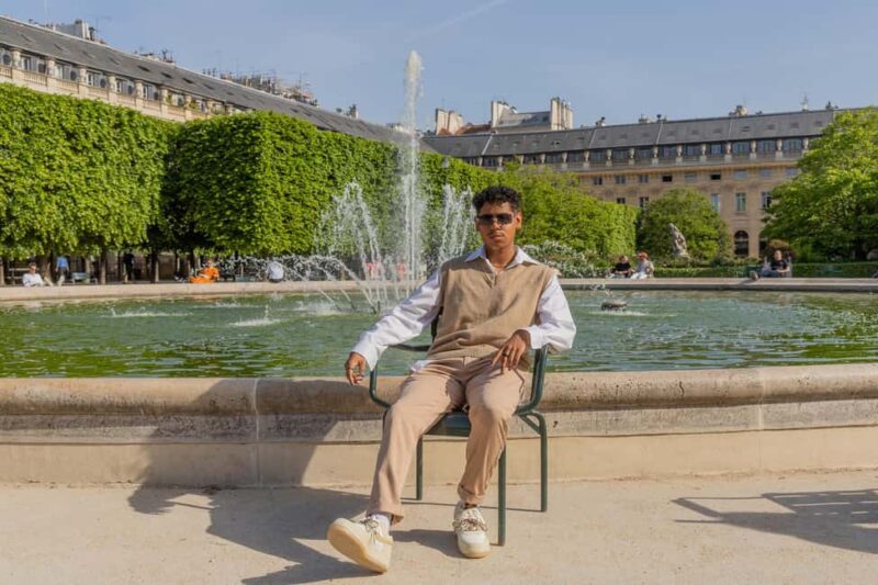 Louvre area photo shoot by Paris photographer - Photos and Delivery: Over 200 Original Images in 3 Days