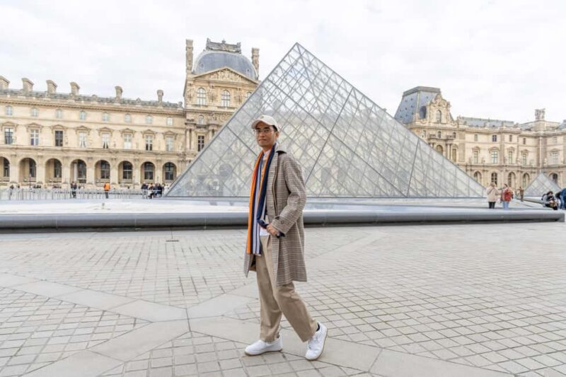 Louvre area photo shoot by Paris photographer - Frequently Asked Questions