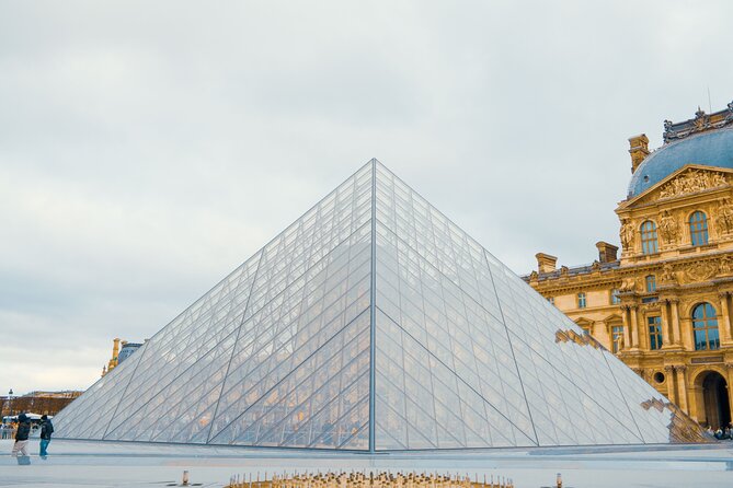 Louvre Art and Mysteries: Guided Experience for 6-people Max - Starting at the Heart of Paris: The Meeting Point and Entry Process