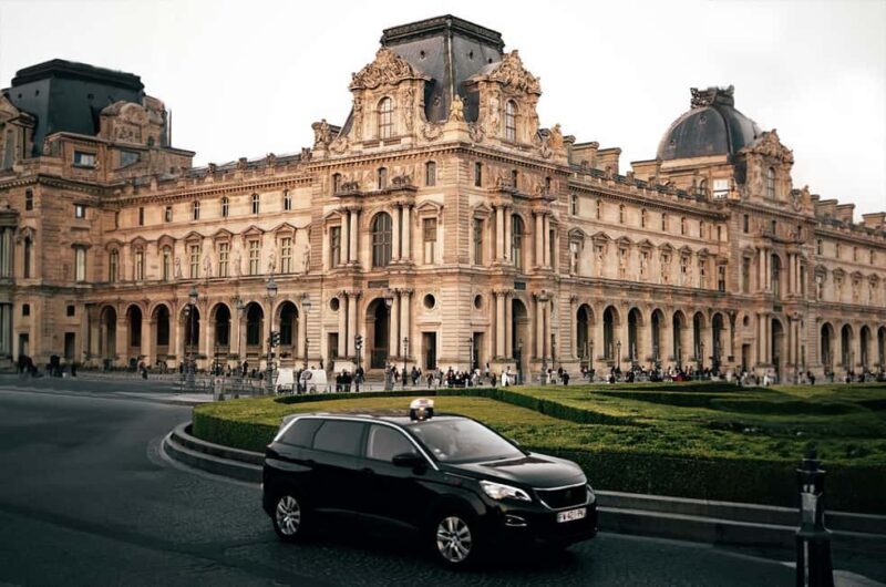 Louvre Exclusive Tour Private Guide & Paris Hotel Pickup - Navigating the Louvre with a Passionate Local Guide