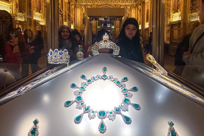 Louvre Highlights & Mona Lisa, Reserved Access with Expert Guide - Key Points