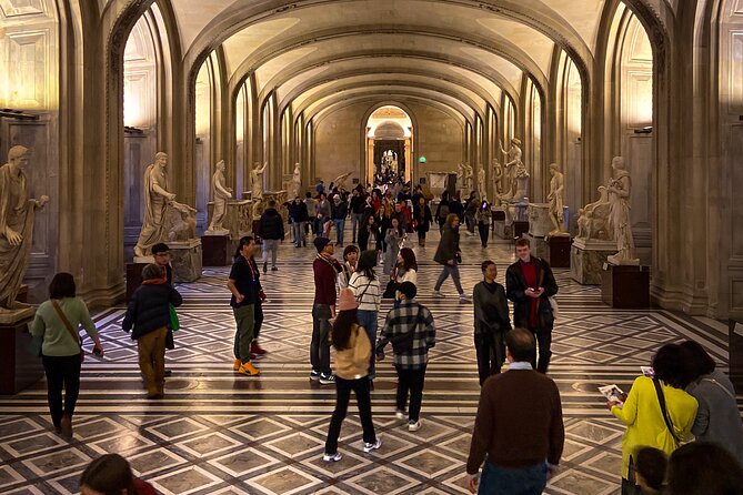 Louvre Highlights & Mona Lisa, Reserved Access with Expert Guide - Group Size and Tour Pacing