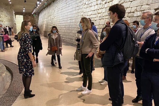 Louvre masterpieces in 2 hours - Logistics: Meeting Point, Group Size, and Accessibility