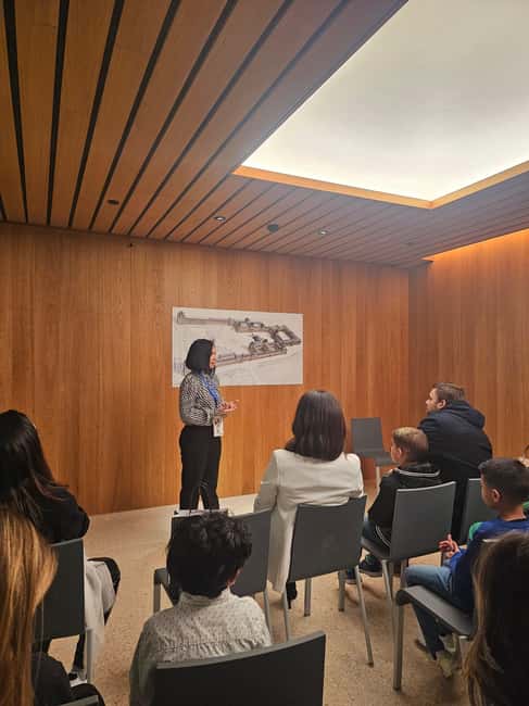 Louvre Museum (Essential) Masterpieces in 2 hours with a photo shoot - Explore the Louvre’s Top Masterpieces in Just 2 Hours