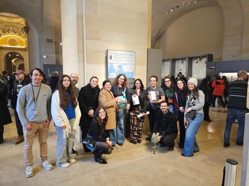 Louvre Museum (Essential) Masterpieces in 2 hours with a photo shoot - Practical Information and Accessibility