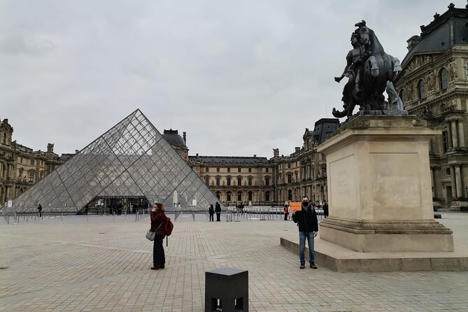 Louvre Museum Guided Tour Options with Timed Entry - Accessibility and Practical Considerations