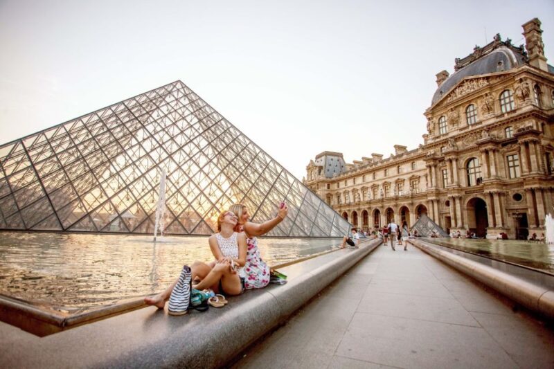 Louvre Museum: Skip-the-Line Guided Tour - Iconic Artworks: The Mona Lisa, Venus de Milo, and Nike of Samothrace