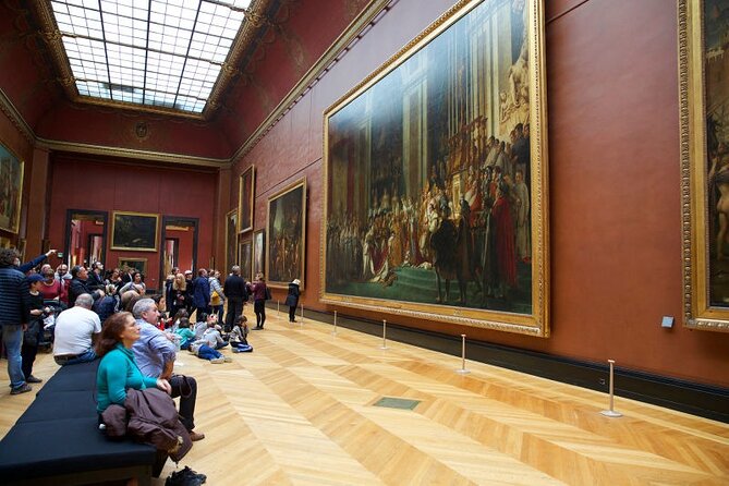 Louvre Skip The Line Guided Tour - The Experience of a Guided Tour in a Crowded Setting