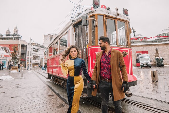 Love in Istanbul: Perfect Photo Moments at Iconic Locations - Key Points