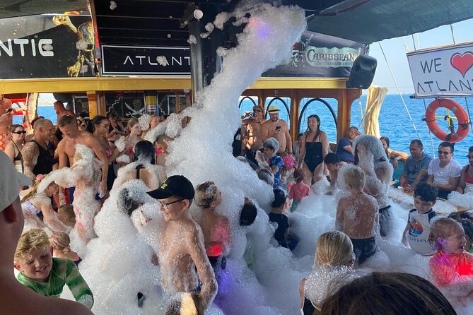 Lower Düden Waterfall Boat Cruise Tour With Lunch and Drinks - The Boats Layout and Passenger Comfort