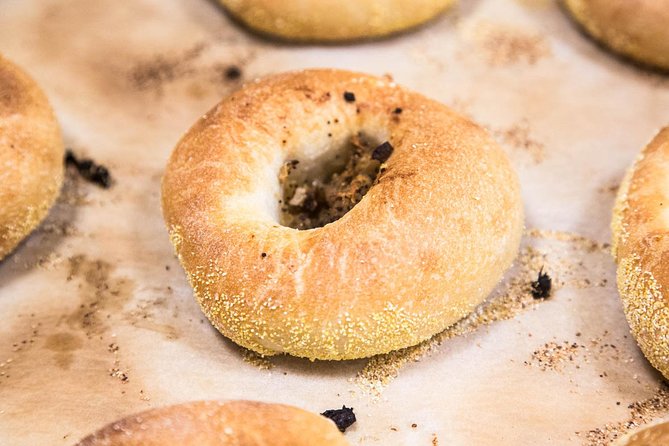 Lower East Side Food and Neighborhood Tour - Savoring Bialys and Bagels at Kossars