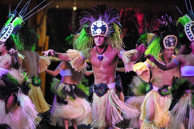 Luau Kalamaku on Kauai with Manor House 4-Course Dinner & Show - Start at the Historic Kilohana Plantation with Champagne and Lei Greetings