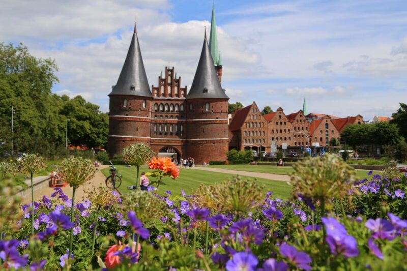 Lübeck: 1-Hour Splash Bus City Tour - Suitability for Different Visitors