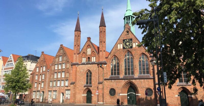 Lübeck: Backyards and Town Houses Private Guided Tour - Discovering Lübeck’s Towering Churches