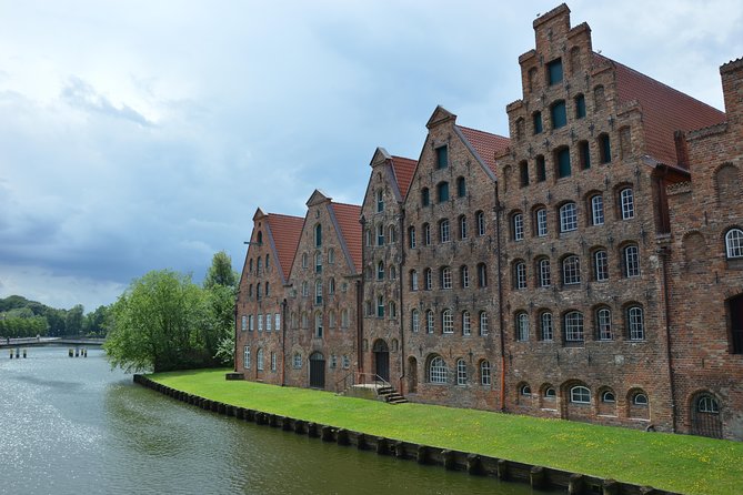 Lübeck Day Trip From Hamburg By Train With Private Guide And Lunch - Lunch at a Traditional Lübeck Restaurant