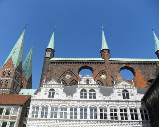 Lübeck: Hanseatic League History Walking Tour - Starting at the Holsten Gate: Lübeck’s Landmark Entrance