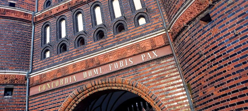 Lübeck: The culinary city tour - Lübeck Lukullisch - Starting at the Tourist Information Office near Holstentor