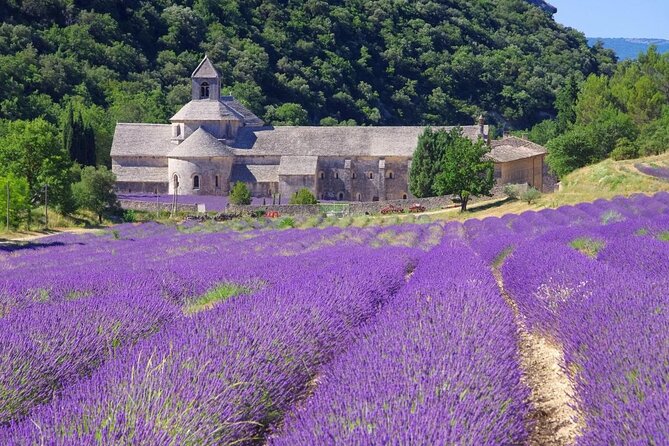 Luberon and its perched villages - Exploring Fontaine de Vaucluse and Its Natural Wonders