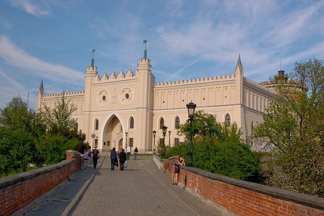 Lublin: Old Town Highlights Private Walking Tour - Visiting the 14th-Century Lublin Castle