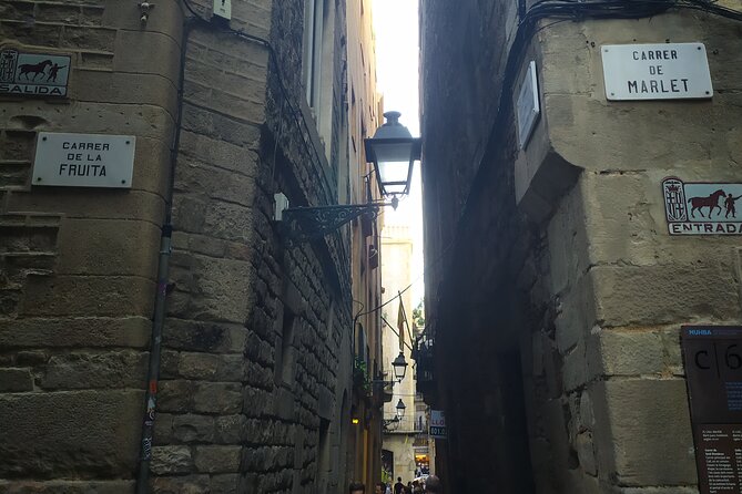 Lucas Hidden Old Barcelona: the Gothic and El Born Tour - Starting at the Heart of Barcelonas Politics: Placa de Sant Jaume