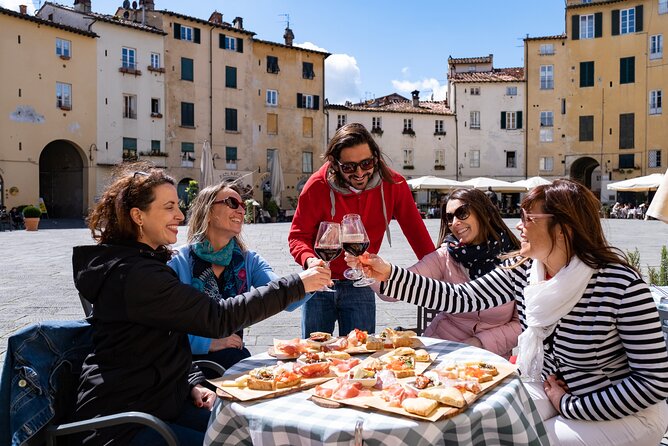 Lucca Aperitivo evening walk with food and wine for Small Groups - Luccas Iconic Guinigi Tower