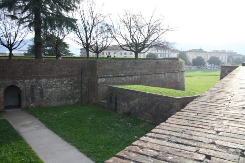 Lucca: bike tour & aperitivo - Practical Details: Meeting Point, Timing, and Flexibility