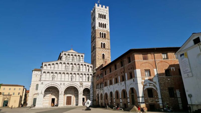 Lucca: private visit of S. Martino, S. Frediano, city center - Discover the Majestic City Walls
