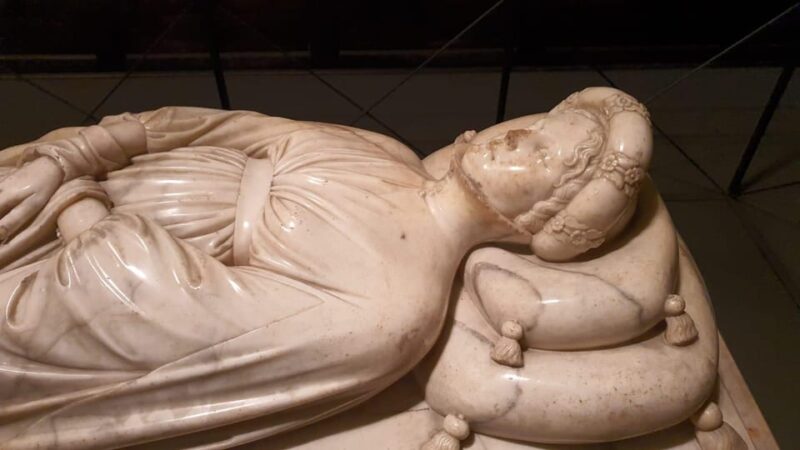 Lucca: private visit of S. Martino, S. Frediano, city center - Strolling Along Via Fillungo for Shopping and Local Flavors