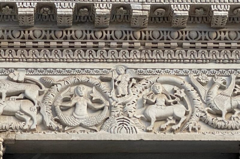 Lucca: private visit of S. Martino, S. Frediano, city center - Piazza Napoleone and Its Imperial Past