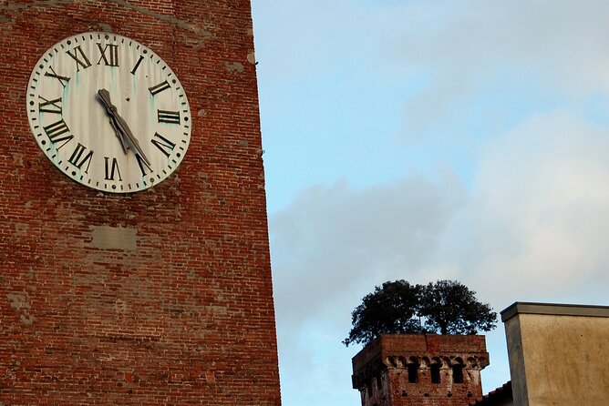 Lucca: walking tour of the city centre and the walls - Practical Details: Meeting Point and Group Size