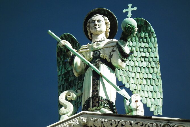 Lucca Walking Tour with Audio and Written Guide by a Local - Key Points