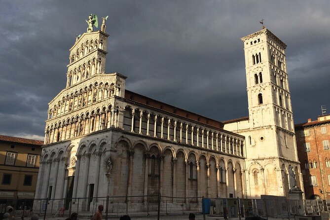 Lucca Walking Tour with Audio and Written Guide by a Local - Exterior Views of the Duomo di San Martino